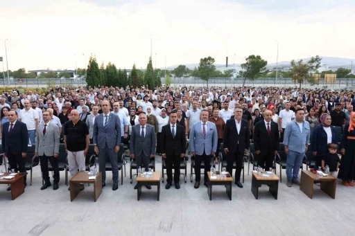 DOSTEK Kolejinde 228 &ouml;ğrenci mezuniyet heyecanı yaşadı
