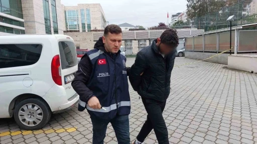 Döviz bozdururken takip edip pastanede çantasını kapkaçla çaldı
