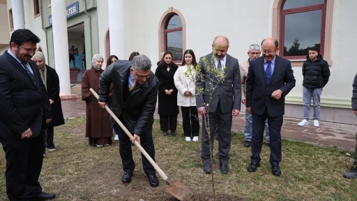 DP&Uuml;&rsquo;de fidan dikimi etkinliği
