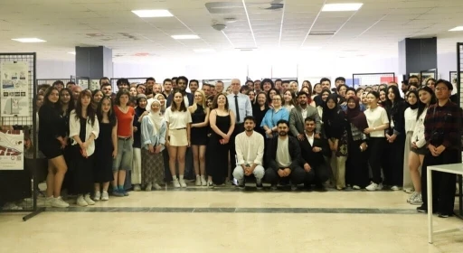 DP&Uuml; G&uuml;zel Sanatlar Fak&uuml;ltesi&rsquo;nde Mezuniyet Sergisi a&ccedil;ıldı
