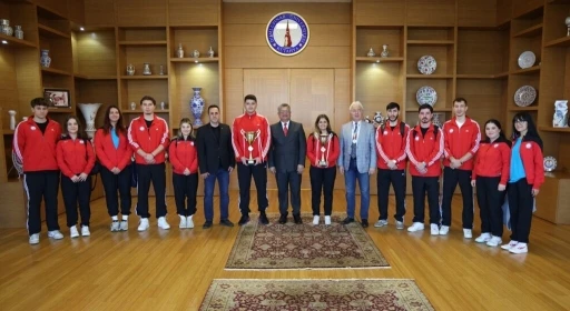 DP&Uuml; Hentbol takımlarından T&uuml;rkiye Şampiyonası&rsquo;nda b&uuml;y&uuml;k başarı
