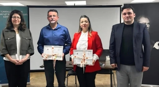 DP&Uuml;&rsquo;l&uuml; akademisyenler Frankfurt&rsquo;ta &Ccedil;anakkale ruhunu anlattı
