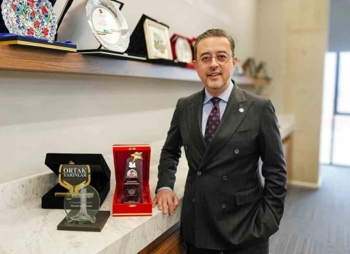 DSO Başkanı Selim Kasapoğlu&rsquo;na &lsquo;En Başarılı İş İnsanı&rsquo; &ouml;d&uuml;l&uuml;
