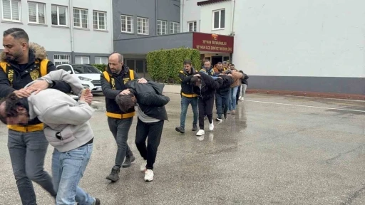 Dubl&ouml;rlerle 10 milyonluk vurgun: Kod adları "Profes&ouml;r", "Firavun" ve "Azad" &ccedil;ıktı
