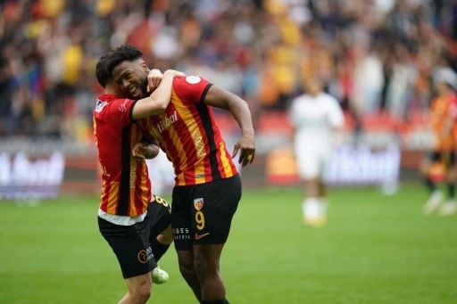 Duckens Nazon 6. golünü attı
