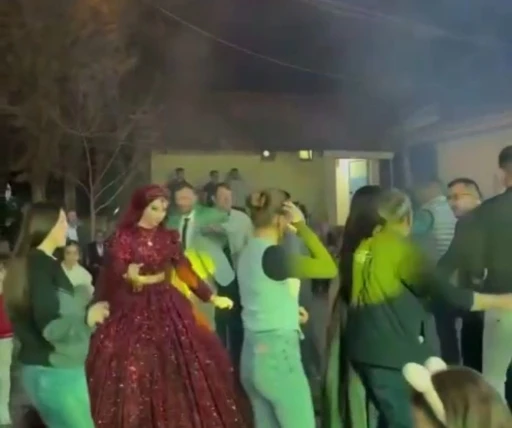 D&uuml;ğ&uuml;n g&uuml;n&uuml; hayatını kaybeden &ccedil;iftin bir g&uuml;n &ouml;nceki kına gecesinden g&ouml;r&uuml;nt&uuml;leri ortaya &ccedil;ıktı
