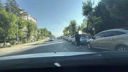 D&uuml;ğ&uuml;n konvoyu ambulasların &ccedil;ıkış yaptığı kapıyı kapattı
