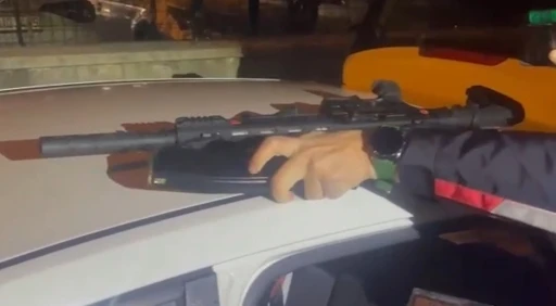 Düğün konvoyunda araçtan havaya ateş açan şahıs yakalandı

