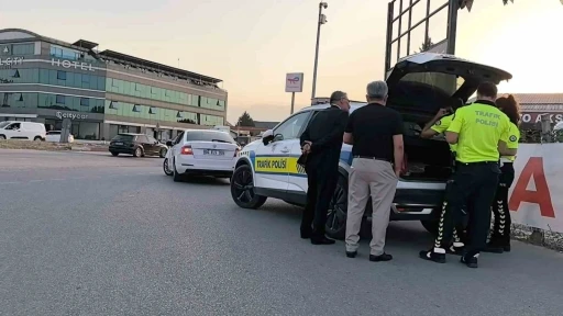 Düğün konvoyunda havaya ateş eden çakarlı aracın sürücüsüne ceza
