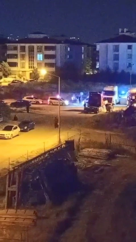 D&uuml;ğ&uuml;n konvoyunda yolu kapatan tırlara 556 bin lira ceza yazıldı

