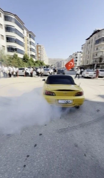 D&uuml;ğ&uuml;n konvoyundaki drifte 156 bin TL para cezası
