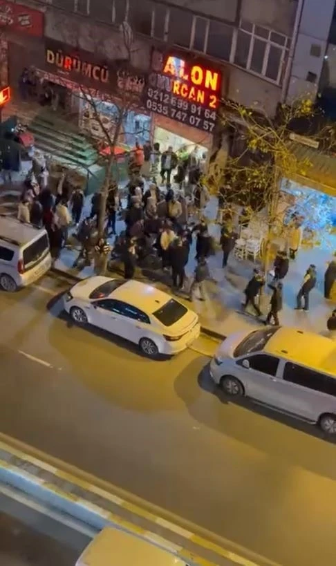 D&uuml;ğ&uuml;n salonunda başlayan kavga sokağa taştı
