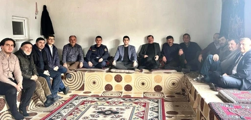 Dumlupınar Kaymakamı Alperen Teltik, k&ouml;y sakinlerinin talep ve isteklerini yerinde dinledi
