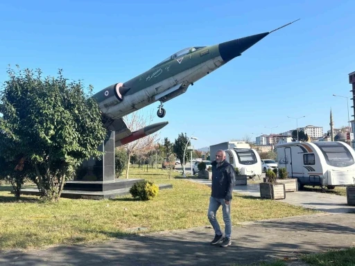 Dünya havacılık tarihine geçen Selçuk Bayraktar’a Sürmeneli hemşehrisinden şarkılı destek
