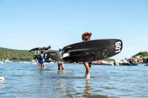 D&uuml;nya Motosurf Şampiyonası&rsquo;nda ilk g&uuml;n etap yarışları sona erdi
