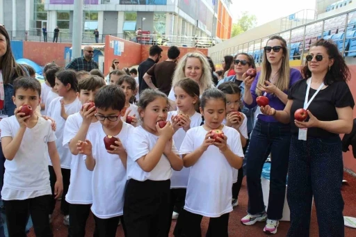 D&uuml;nya Sağlık İ&ccedil;in Hareket Et G&uuml;n&uuml;&rsquo;nde y&uuml;r&uuml;d&uuml;ler
