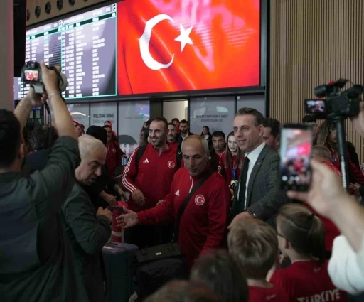 Dünya şampiyonu Taekwondo Milli Takımı, Türkiye’ye döndü
