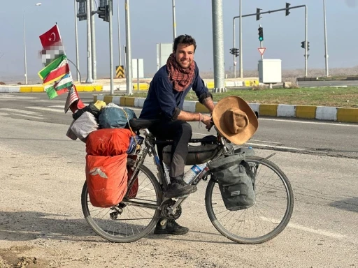 D&uuml;nya turundaki İtalyan gezginin T&uuml;rkiye&rsquo;deki ilk durağı Şanlıurfa oldu
