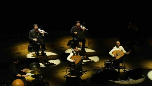D&uuml;nyaca &uuml;nl&uuml; Filistinli m&uuml;zik grubu &lsquo;Le Trio Joubran&rsquo; Ankaralılarla buluştu
