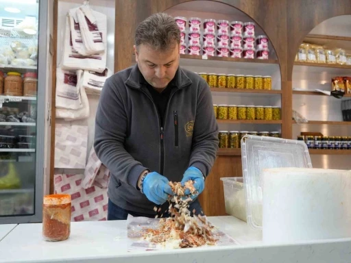 D&uuml;nyaca &uuml;nl&uuml; şeften Kastamonu pastırmasına tam not: "Asıl bunların meşhur olması lazımken Kayseri meşhur olmuş"
