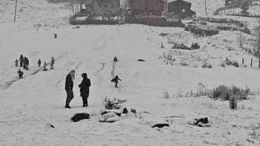 Dünyaca ünlü turizm merkezi Ayder Yaylası beyaza büründü
