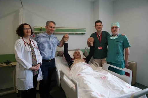 Dünyada 3. vaka: Moyamoya hastası ve her iki şah damarı tıkalı olan hastaya açık kalp ameliyatı
