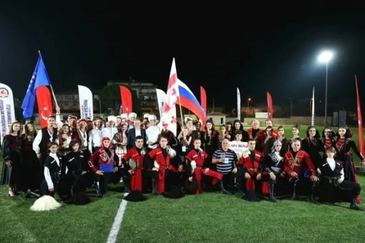Dünyanın renkleri Tavas’ta buluştu

