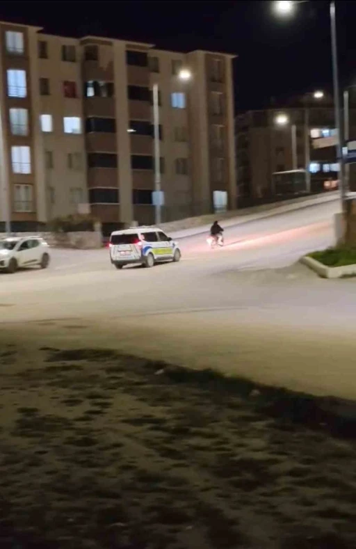 &rsquo;Dur&rsquo; ihtarına uymayan motosikletli b&ouml;yle ka&ccedil;tı
