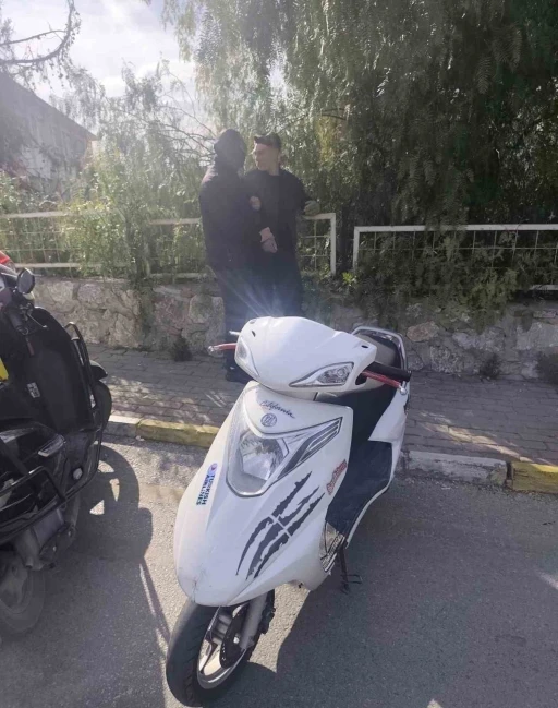 Dur ihtarına uymayıp ka&ccedil;an motosikletli yayaya &ccedil;arptı: 424 bin 500 bin TL ceza kesildi
