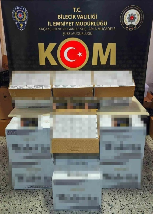 Durdurulan ara&ccedil;ta 100 bin adet boş makaron ele ge&ccedil;irildi
