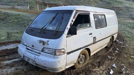 Durdurulan ara&ccedil;ta ka&ccedil;ak kesildiği belirlenen 4 ster odun ele ge&ccedil;irildi
