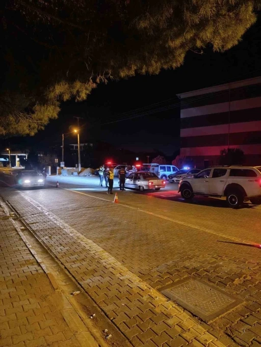Durdurulan araçtan ruhsatsız tüfek ve tabanca ele geçirildi
