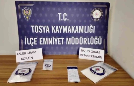 Durdurulan ara&ccedil;tan uyuşturucu &ccedil;ıktı: 2 tutuklama

