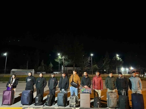 Durdurulan otob&uuml;ste 11 ka&ccedil;ak g&ouml;&ccedil;men yakalandı
