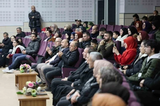 Dursun Ali Erzincanlı, Kartepe&rsquo;de g&ouml;n&uuml;lleri fethetti
