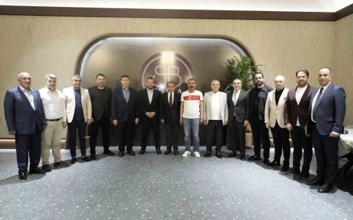 Dursun Özbek ve Ertuğrul Doğan dostluk yemeğinde bir araya geldi
