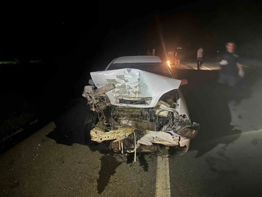 Dursunbey&rsquo;de trakt&ouml;r ile otomobil kaza yaptı: 1 yaralı
