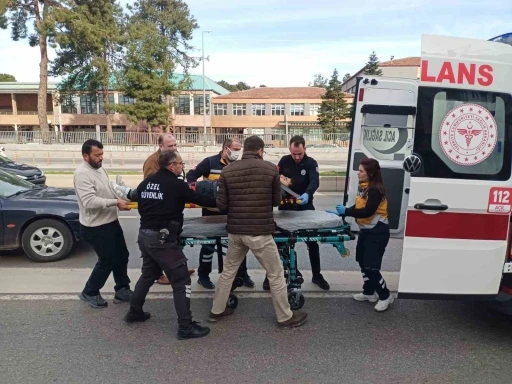 Duvara &ccedil;arpan motokurye yaralandı
