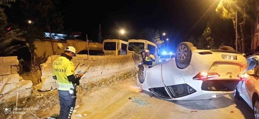 Duvara ve başka bir araca çarpıp takla attı, araçtan çıkıp kayıplara karıştı
