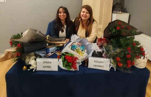 Duyguların ortak rengi: İki akademisyen yazardan şiirin "Bam teli" &uuml;zerine
