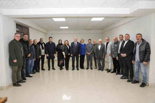 D&uuml;zce Belediyesi eski meclis &uuml;yeleri Başkan &Ouml;zl&uuml; ile buluştu
