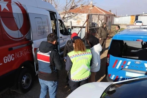 D&uuml;zce&rsquo;de 3 d&uuml;zensiz g&ouml;&ccedil;men yakalandı
