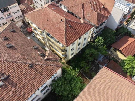 D&uuml;zce&rsquo;de 3 katlı binada yangın paniği

