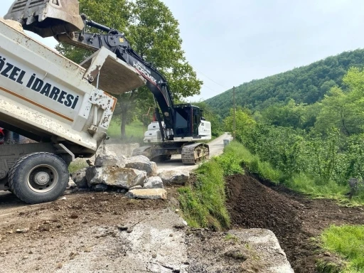 D&uuml;zce&rsquo;de aşırı yağışlar heyelana neden oldu
