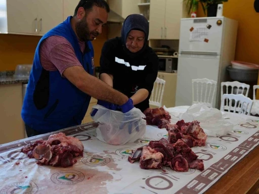 D&uuml;zce&rsquo;de bağışlanan kurban payları ihtiya&ccedil; sahiplerine ulaştırılıyor
