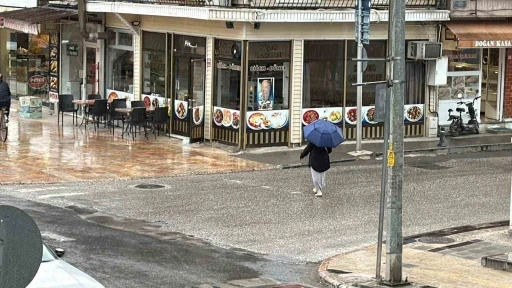 D&uuml;zce&rsquo;de bunaltan sıcakların ardından yağan yağmur serinletti

