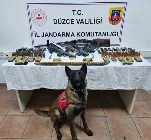 Düzce’de çok sayıda silah ve mühimmat ele geçirildi
