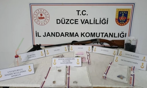 D&uuml;zce&rsquo;de jandarmadan uyuşturucu operasyonu
