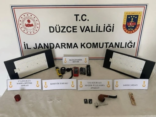D&uuml;zce&rsquo;de jandarmadan uyuşturucu operasyonu
