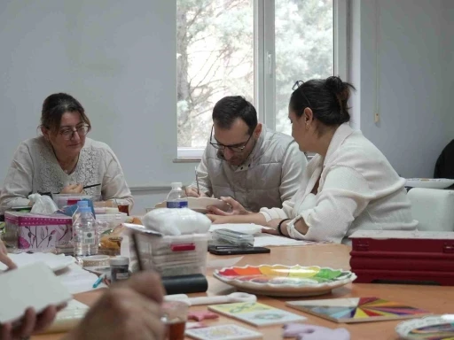 Düzce’de kadınlar hem öğreniyor hem eğleniyor
